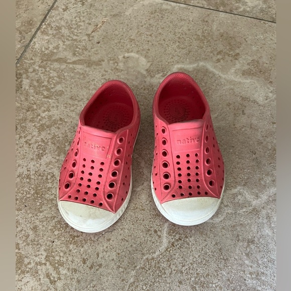 Native Shoes Red Size 5 - Picture 1 of 4